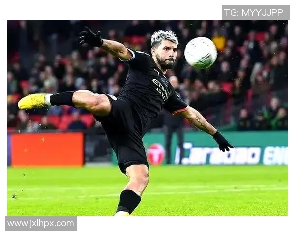 2025年全球足球球星薪酬排行榜分析:顶级球员收入惊人背后的因素 2025年全球足球球星薪酬排行榜分析:顶级球员收入惊人背后的因素