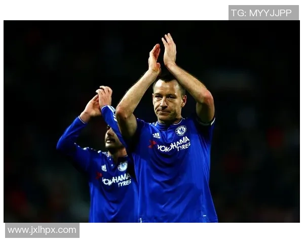 42号足球球星的传奇之路：从青涩少年到全球瞩目巨星的成长历程