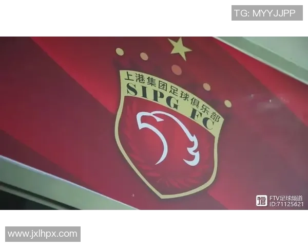 三国混血足球天才崛起：跨文化背景成就独特风采