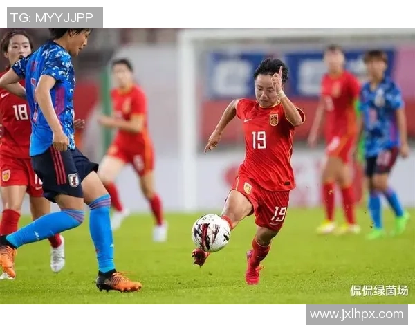 中国女孩踢足球崭露头角 逐梦绿茵场挑战世界顶级球员