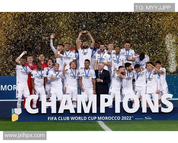 九年级英语书：足球球星的传奇故事与成长历程