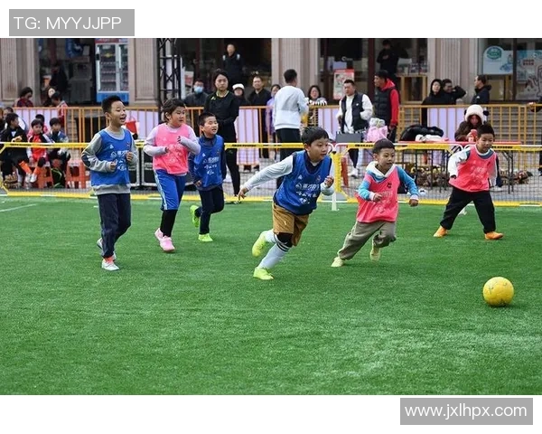 可乐携手足球球星燃动绿茵点燃激情释放青春活力 可乐携手足球球星燃动绿茵点燃激情释放青春活力