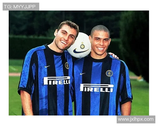 帅气足球球星聚首合影展现运动魅力与拼搏精神的完美碰撞