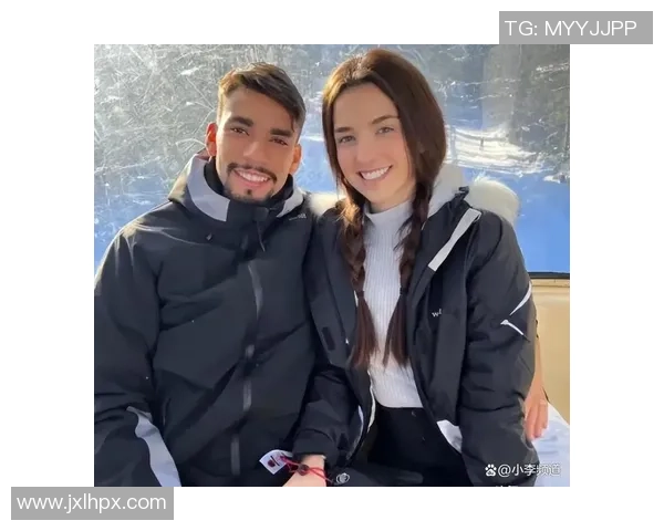 最美球星太太齐聚绿茵场演绎浪漫与激情的足球盛宴