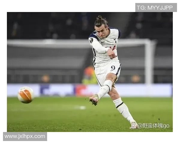 球星足球脚步灵活技巧解析展现速度与精准的完美结合