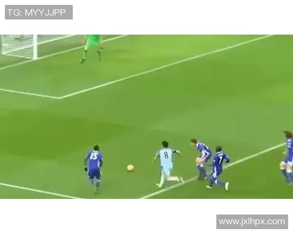 璀璨绿茵瞬间记录足球巨星登场激情与荣耀全程剪辑