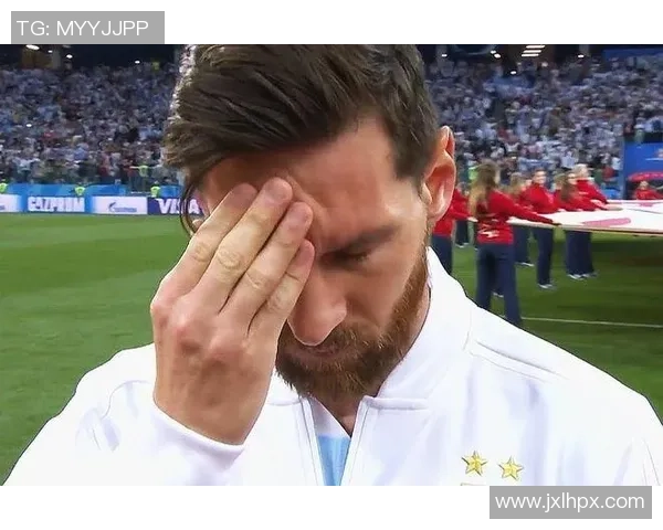 足球巨星跪地痛哭瞬间引发无数球迷心酸共鸣